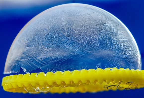Frozen Bubbles